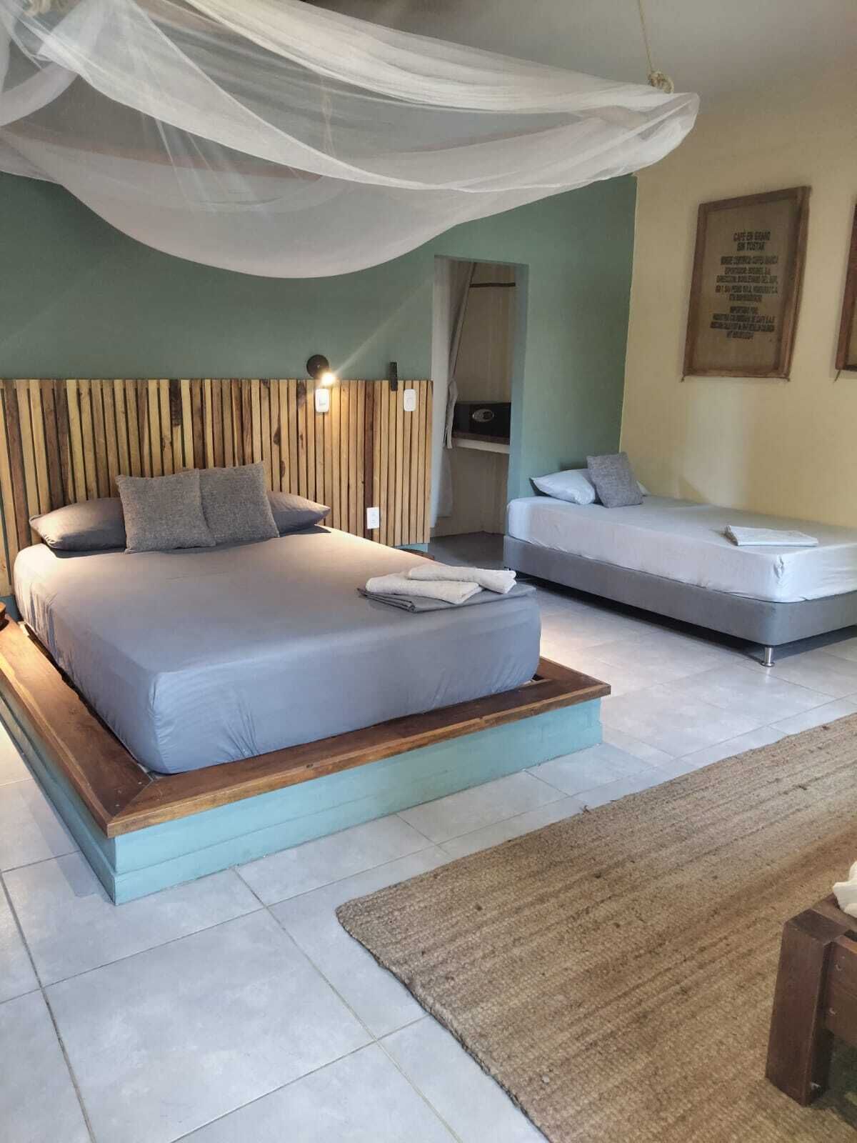 Habitació triple Deluxe, 1 dormitori, vistes al jardí | Decoració individual, mobiliari individual i wifi gratuïta 