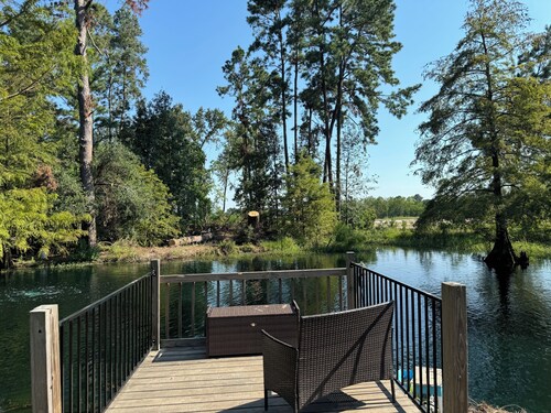 2 bed 2 bath Modern Farmhouse in Old Town Spring