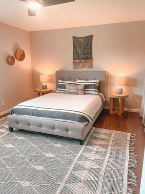 3 habitaciones, tabla de planchar con plancha, internet y ropa de cama 