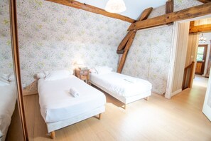 3 Schlafzimmer, Schreibtisch, Bügeleisen/Bügelbrett, Internetzugang
