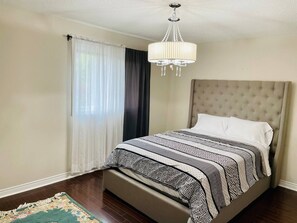 3 bedrooms, iron/ironing board, WiFi, bed sheets