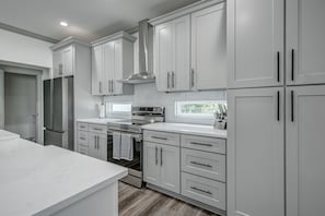 Fridge, oven, stovetop, dishwasher - Modern, uptown style! 3 bedrooms new construction  home!! (Gastonia)