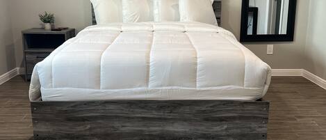 Desk, iron/ironing board, WiFi, bed sheets