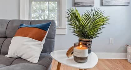 BOHO BUNGALOW - STEPS FROM HISTORIC DOWNTOWN APEX<br>