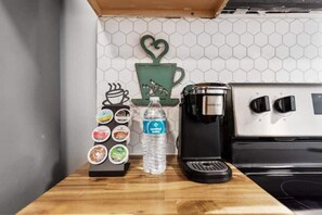 Fridge, microwave, oven, stovetop - BOHO BUNGALOW - STEPS FROM HISTORIC DOWNTOWN APEX<br> (Apex)