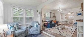 Beach Bungalow - 1 Block to Beach - Pets Welcome<br>