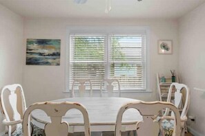 Dining - Beach Bungalow - 1 Block to Beach - Pets Welcome<br> (Norfolk)