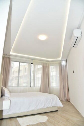 3 Bedroom Apartment With Netflix & Private Parking