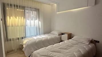 3 bedrooms, in-room safe, desk, iron/ironing board