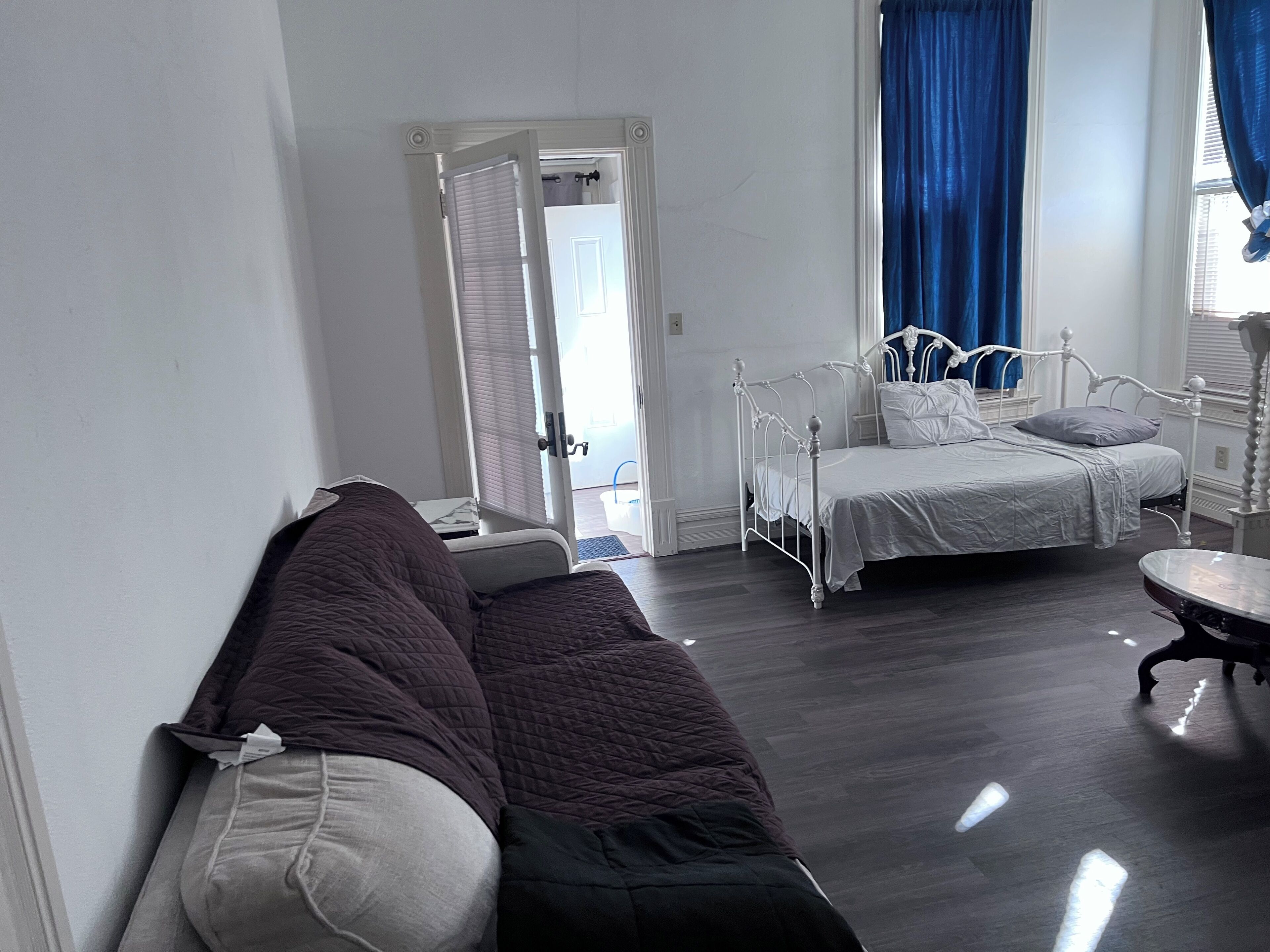 1 chambre, fer et planche à repasser, Wi-Fi gratuit, draps fournis