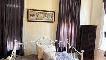 1 多间卧室、熨斗/熨衣板、免费 WiFi、床单