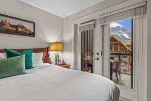 1 bedroom, desk, WiFi - Luxury Rockies Retreat 1BR with Views (Canmore)