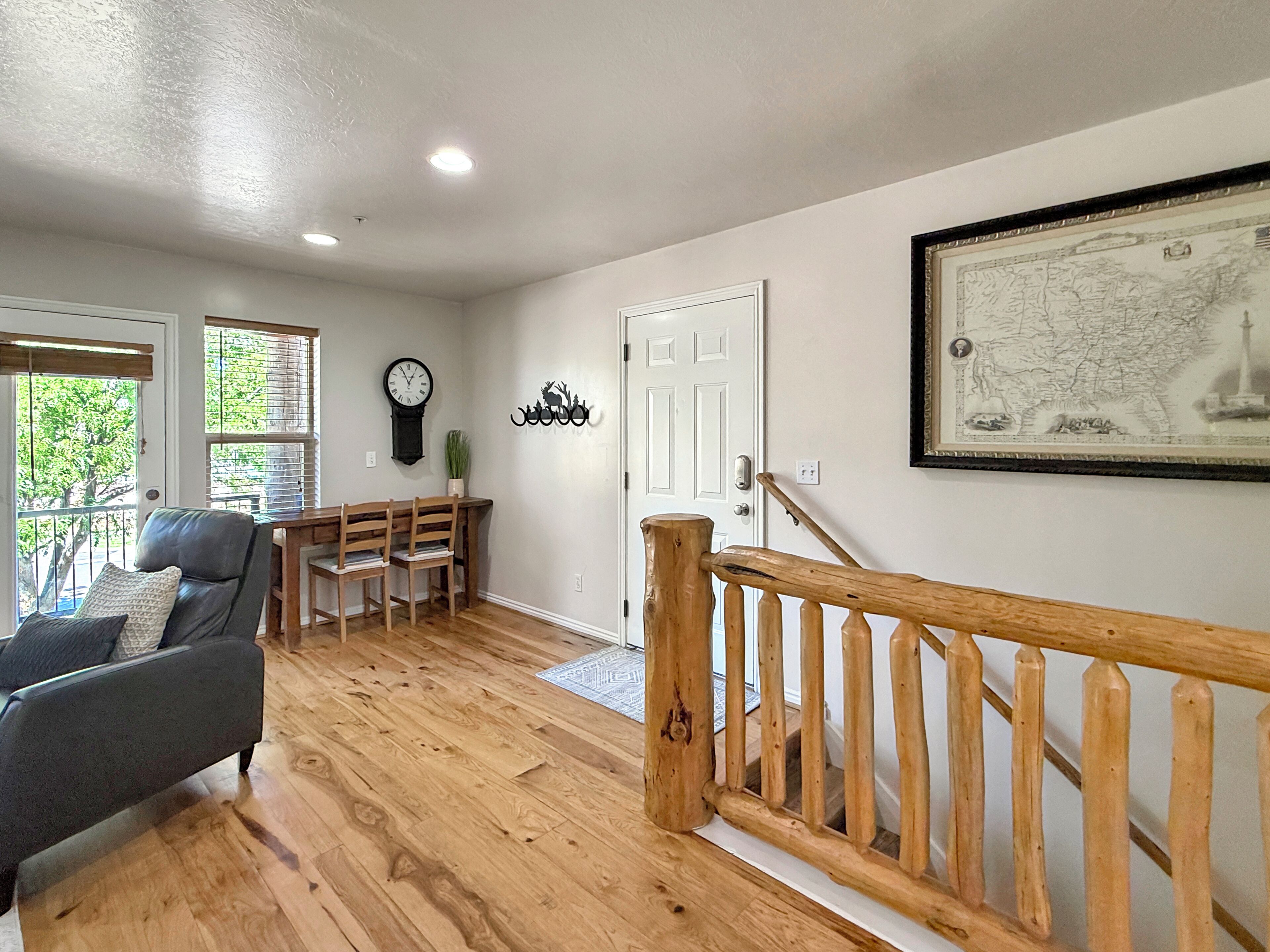 Smart TV, fireplace, computer monitors
