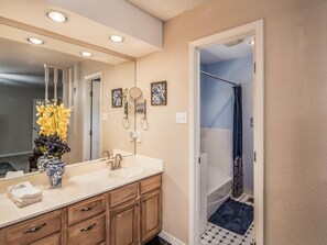 獨棟房屋, 多張床, 庭院, 山景 | 浴室 | 毛巾、衛生紙