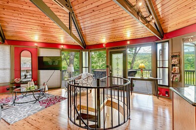 Walk to Bedford Springs from the "Round House" with an Amazing golf course view!