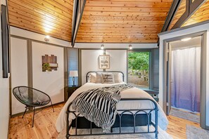 2 habitaciones, escritorio, tabla de planchar con plancha y wifi gratis 