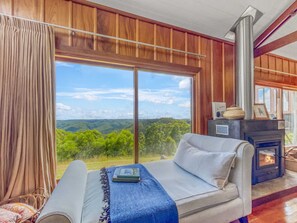 5 habitaciones, escritorio, tabla de planchar con plancha y wifi