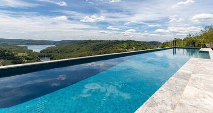 Stunning Tranquil Hinterland Retreat-Superb Views!