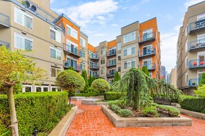 Exterior - The Corner Nest at Belltown (Seattle)
