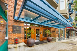 Front of property - The Corner Nest at Belltown (Seattle)