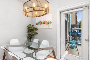 Living area - The Corner Nest at Belltown (Seattle)