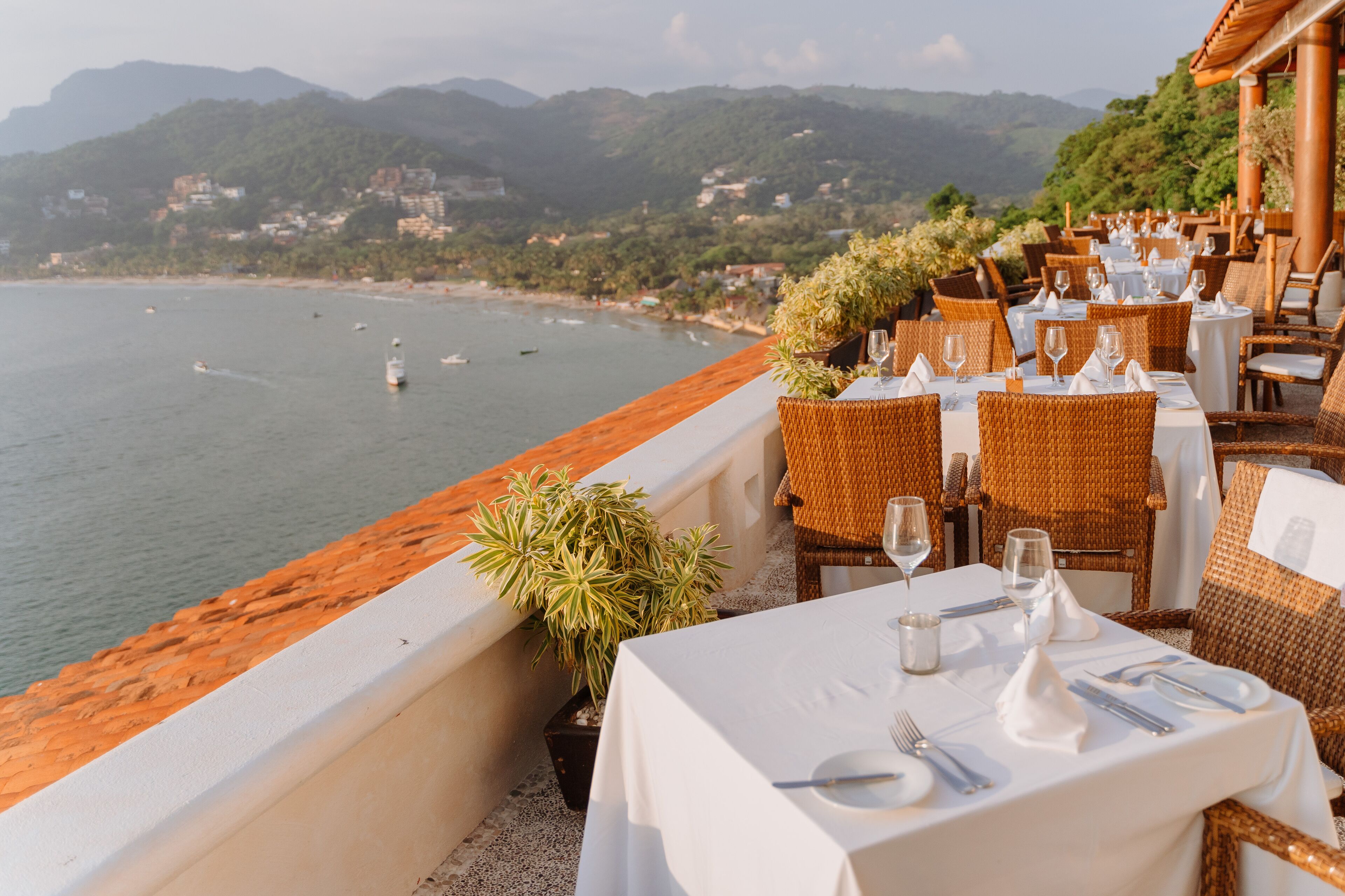 3 restaurants; ze serveren er ontbijt, lunch, diner en brunch 