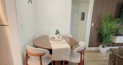 Beachside Cottage, 1-Min Walk to Sand, No Road to Cross