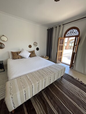 6 habitaciones, tabla de planchar con plancha, wifi y ropa de cama