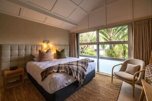 4 slaapkamers, een strijkplank/strijkijzer, wifi