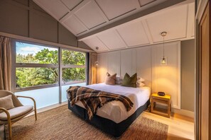 4 bedrooms, iron/ironing board, WiFi