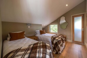 5 bedrooms, iron/ironing board, WiFi - Serenity - Palm Beach Pathway Retreat (Waiheke Island)