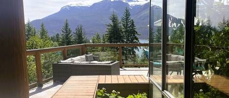 Deluxe Room, 1 King Bed, Mountain View | Terrace/patio