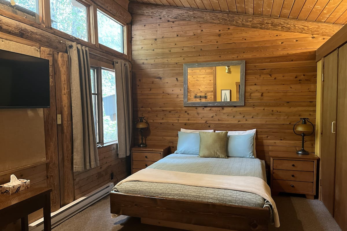 Quarto clássico, ao lado da montanha | Individualmente decorados, individualmente mobiliados, Wi-Fi de cortesia