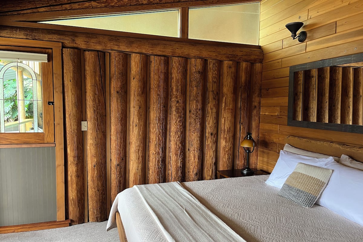 Quarto luxo, 1 cama King, vista para a montanha | Individualmente decorados, individualmente mobiliados, Wi-Fi de cortesia