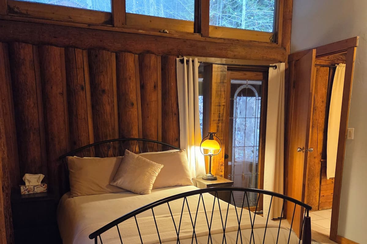 Quarto clássico, 1 cama de casal | Individualmente decorados, individualmente mobiliados, Wi-Fi de cortesia