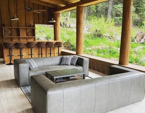 Exterior - New Denver Lodge (New Denver)