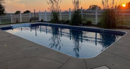 Cozy Golf Retreat Sleeps 12 Pool Ping Pong Pool Table and More
