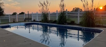 Cozy Golf Retreat Sleeps 12 Pool Ping Pong Pool Table and More