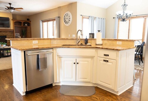 Cozy Golf Retreat Sleeps 12 Pool Ping Pong Pool Table and More