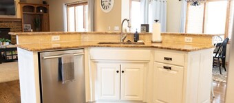 Cozy Golf Retreat Sleeps 12 Pool Ping Pong Pool Table and More