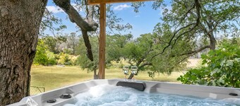 Wine Down River | 2/2, sleeps 8 | Hot tub, pet friendly, river access, kayak & fish!