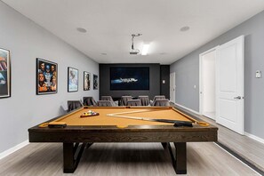 Game room - UNIQUE MASTERPIECE|15 Suites|Sleeps 30 (Kissimmee)