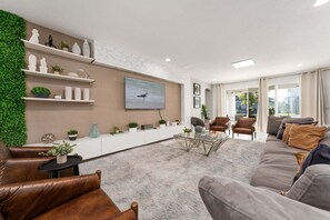 TV, DVD player, stereo - UNIQUE MASTERPIECE|15 Suites|Sleeps 30 (Kissimmee)