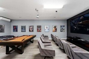 Game room - UNIQUE MASTERPIECE|15 Suites|Sleeps 30 (Kissimmee)