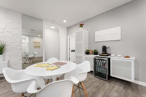 Dining - UNIQUE MASTERPIECE|15 Suites|Sleeps 30 (Kissimmee)