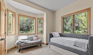 6 dormitorios, tabla de planchar con plancha, wifi y ropa de cama