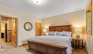 6 habitaciones, tabla de planchar con plancha, wifi y ropa de cama 
