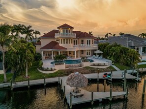Exterior - LUXURY! Lighthouse observation deck,Gulf Access,Infinity pool/spa,&Tiki- Villa Southern Serenity (Cape Coral)