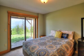 3 chambres, fer et planche à repasser, Wi-Fi, draps fournis