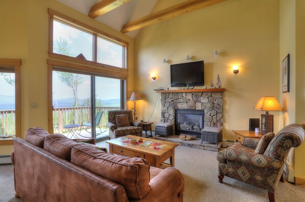 Télévision, cheminée